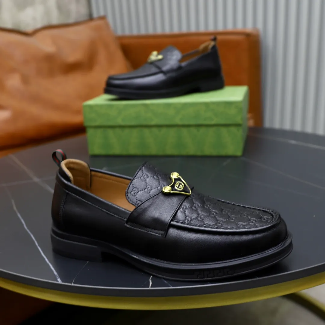 Men's shoes: 250🙅‍♂️🙅‍♂️🙅‍♂️Niuli Brand: GUCCI Size: 38-44 (45 can be customized) Level: Counter classic Material: Original soft cowhide upper Comfortable cowhide lining Original lightweight outsole Style category: Business casual footwear Driving leather shoes Color: Actual picture color